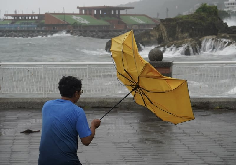 杜蘇芮颱風的海陸警報已解除，但各地仍會有強風與陣雨出現。（圖／中央社）