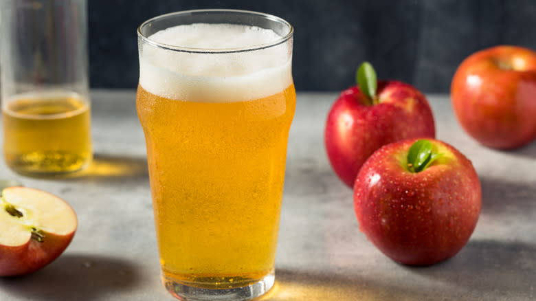 apple cider in glass with apples