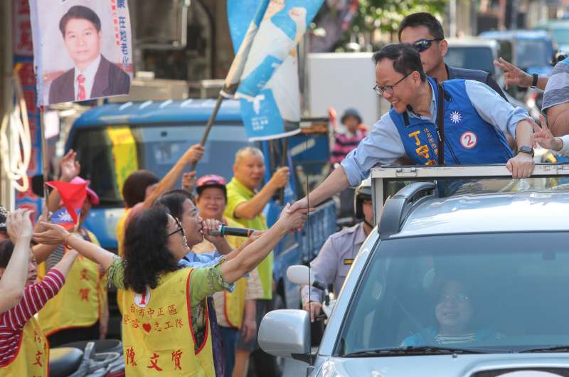 20181121-國民黨台北市長候選人丁守中21日於中正、萬華區進行車隊掃街。（顏麟宇攝）