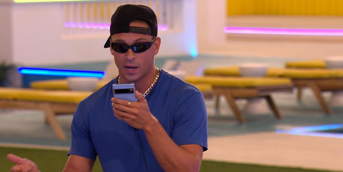 Love Island 2024's Joey Essex rap flops with Islanders and viewers