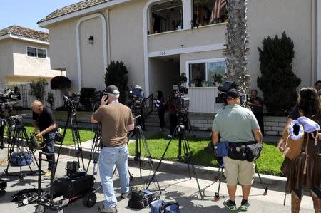 Media are seen outside the apartment where kidnap victim Denise Huskins was staying in Huntington Beach, California March 25, 2015. REUTERS/Bob Riha Jr