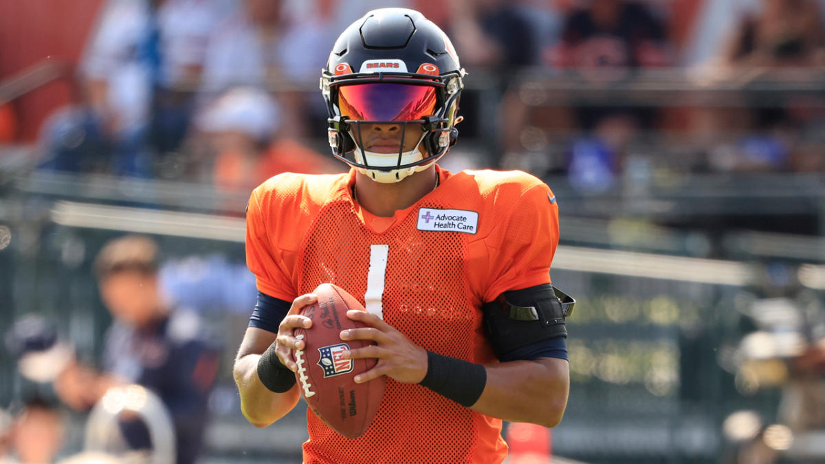 Chicago, United States. 24th Dec, 2022. Chicago Bears quarterback Justin  Fields (1) autographs jerseies for some fans at Soldier Field in Chicago on Saturday,  December 24, 2022. The Bills won 35-13. Photo