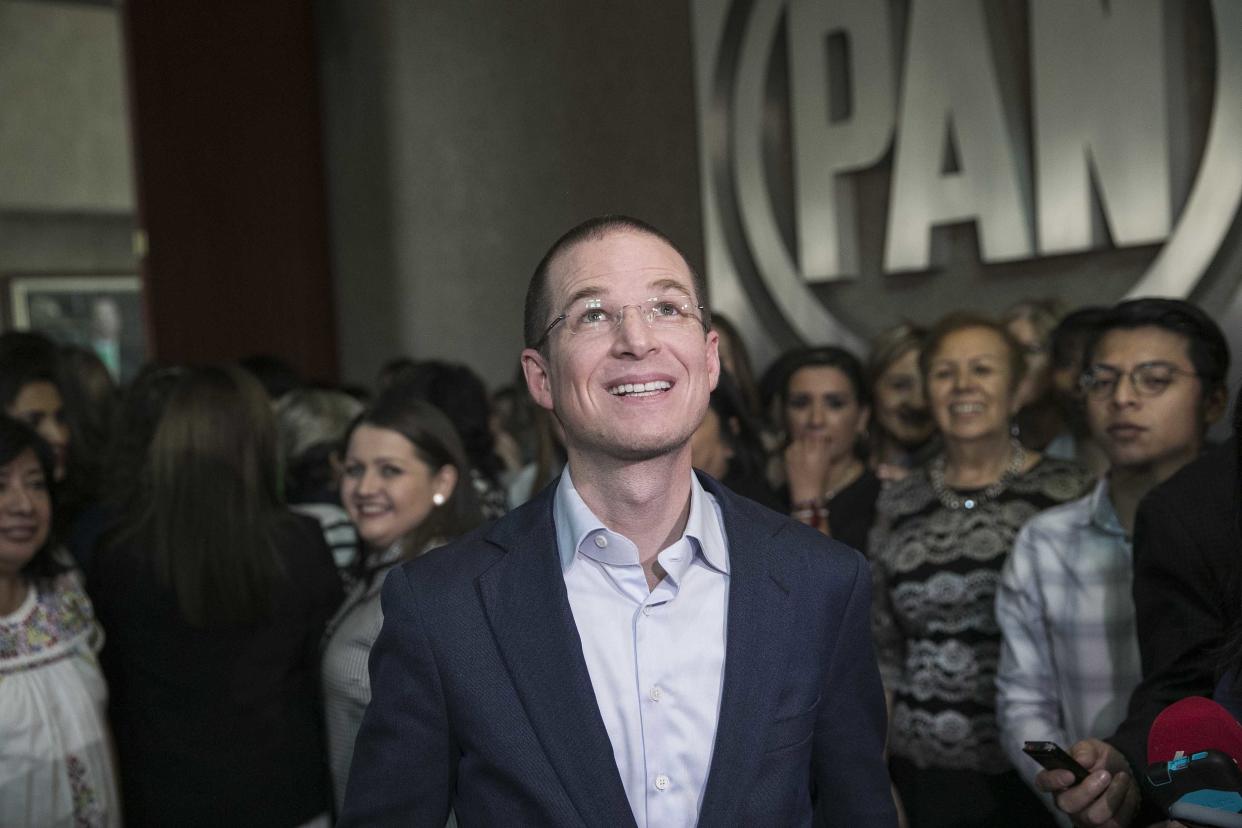 El aspirante presidencial de la coalición “Por México al Frente” (PAN-PRD-MC), Ricardo Anaya, a su salida de una reunión privada con militantes panistas en el CEN de Acción Nacional, el martes 27 de febrero de 2018. Foto: Agencia EL UNIVERSAL/Yadín Xolalpa