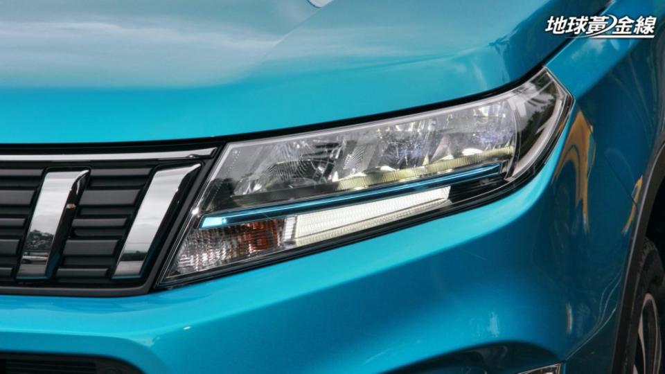 車頭配備有LED頭燈，而在燈殼內也可以見到全新藍色裝飾。(圖片來源/ 地球黃金線)