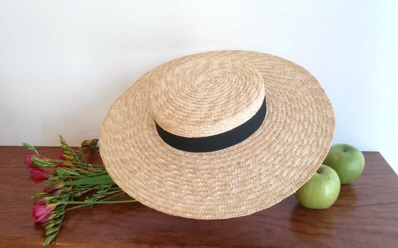 <strong><a href="https://fave.co/2WNjoS4" target="_blank" rel="noopener noreferrer">Rosa M Pardo Design</a></strong> offers straw canoer hats, boater hats and matching rattan handbags.&nbsp;