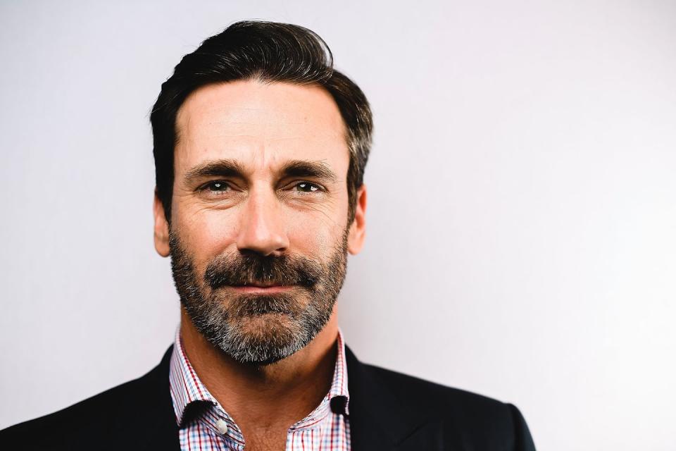 38) Jon Hamm washed dishes.