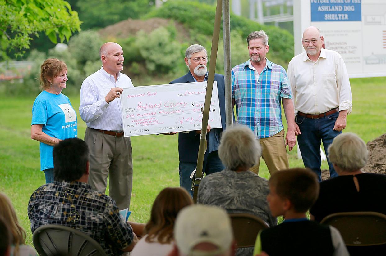 Homeward Bound of Ashland County secretary Dianne Hammontree and president Ralph Tomassi present Ashland County Commissioners Denny Bittle, Mike Welch and Jim Justice a ceremonial check for $600,000 at the groundbreaking ceremony for the new Ashland County Dog Shelter on Baney Road on Tuesday, June 14, 2022. TOM E. PUSKAR/ASHLAND TIMES-GAZETTE