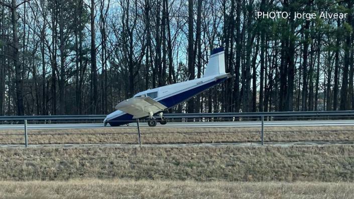 The plane is currently sitting in the northbound lanes of Interstate 985 in Gwinnett County. (PHOTO: Jorge Alvear)