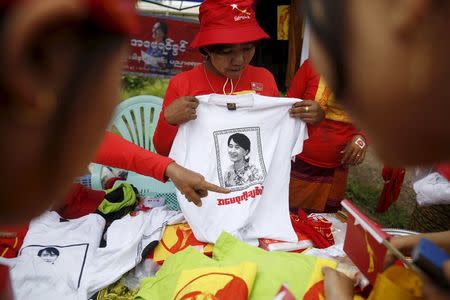A woman sells shirts with portraits of Myanmar pro-democracy leader Aung San Suu Kyi before Suu Kyi gives a speech on voter education at the Hopong township in Shan state, Myanmar September 6, 2015. REUTERS/Soe Zeya Tun