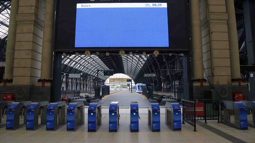 Estación Retiro, salida del Tren San Martín.