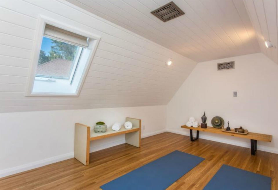 <p>Además de spa, la casa cuenta también con una sauna y una sala preparada para practicar yoga. (Foto: The MLS). </p>