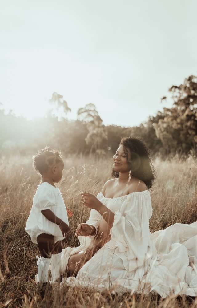 Maternity Photos That Capture the Beauty & Power of Pregnancy