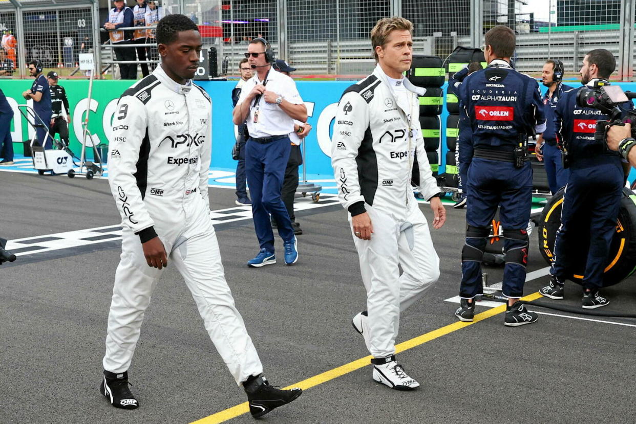 Brad Pitt et Damson Idris sur le circuit de Silverstone pendant le tournage du film en 2023.  - Credit:ANDREW BOYERS / X03813 / REUTERS