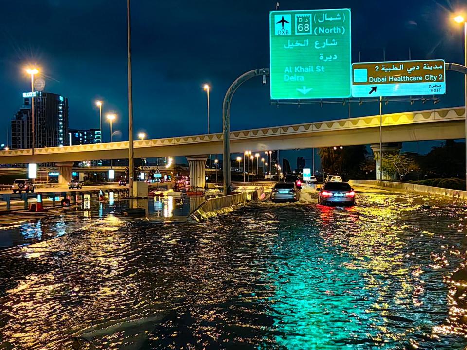 Dubai road flooding