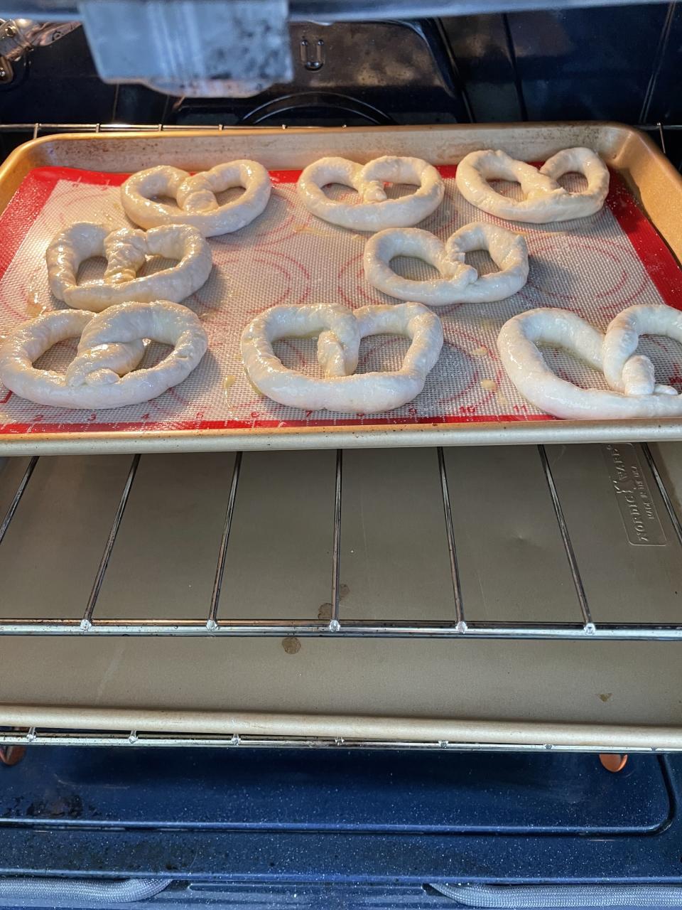 Baking pretzels in the oven