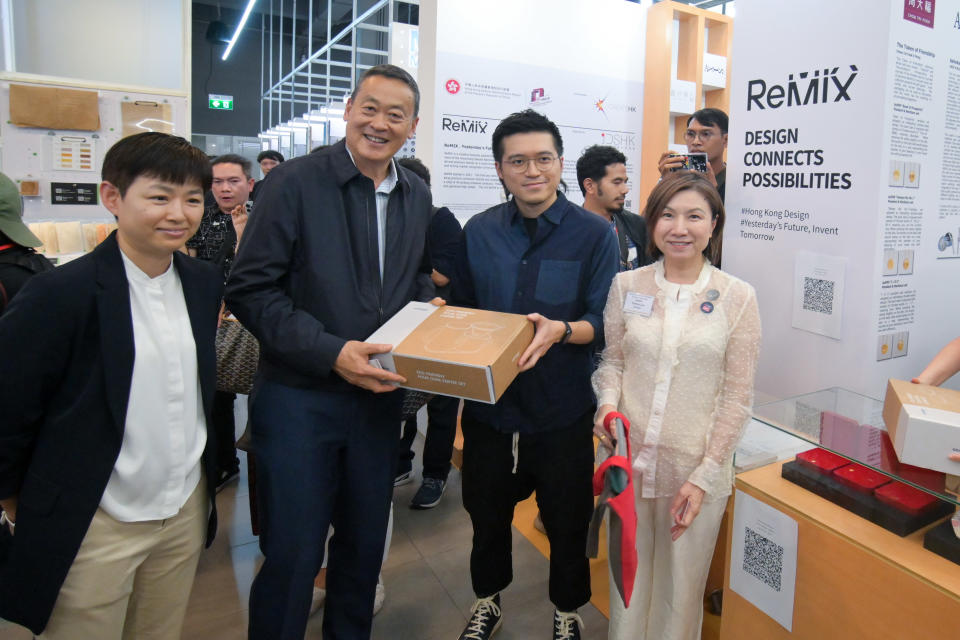 Mr. Srettha Thavisin, Prime Minister of Thailand (second from the left), Ms. Teresa Poon, Deputy Director of the Hong Kong Economic and Trade Office in Bangkok (first from the left), Ms. Yvonne Lee, Director of “ReMIX”, IDSHK (first from the right) and the representative of “ReMIX” delegation, Mr. Angus Yiu, Stork Stork Design (second from the right), posing for a photo with members of the “ReMIX” Thailand delegation trip.