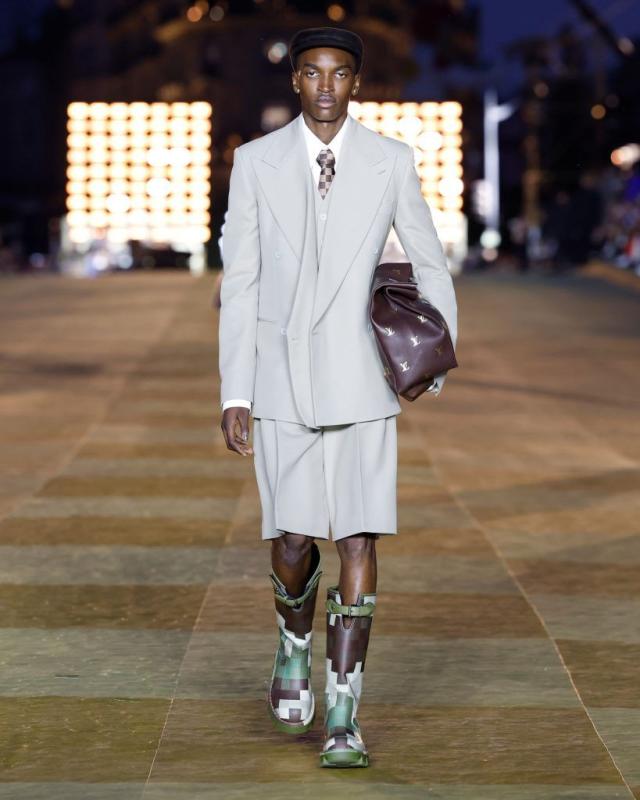 Louis Vuitton - Autumn / Winter 2019 Menswear Live Review 