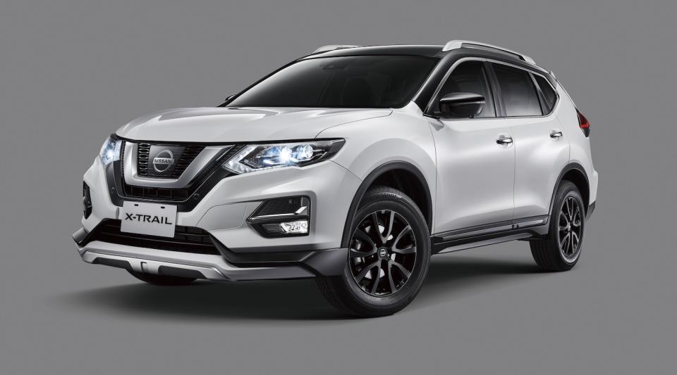 X-Trail 鈦黑曙光白。