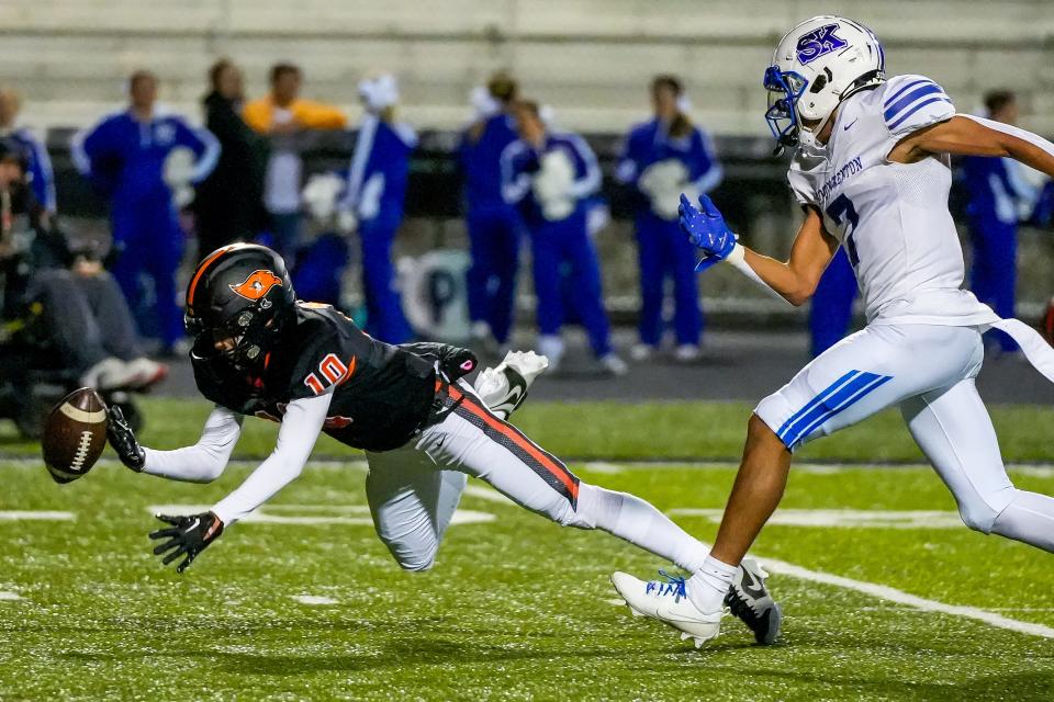 Ryle's Nathan Verax (10) is next in line to be the Raiders' starting quarterback after the graduation of his brother, Logan.