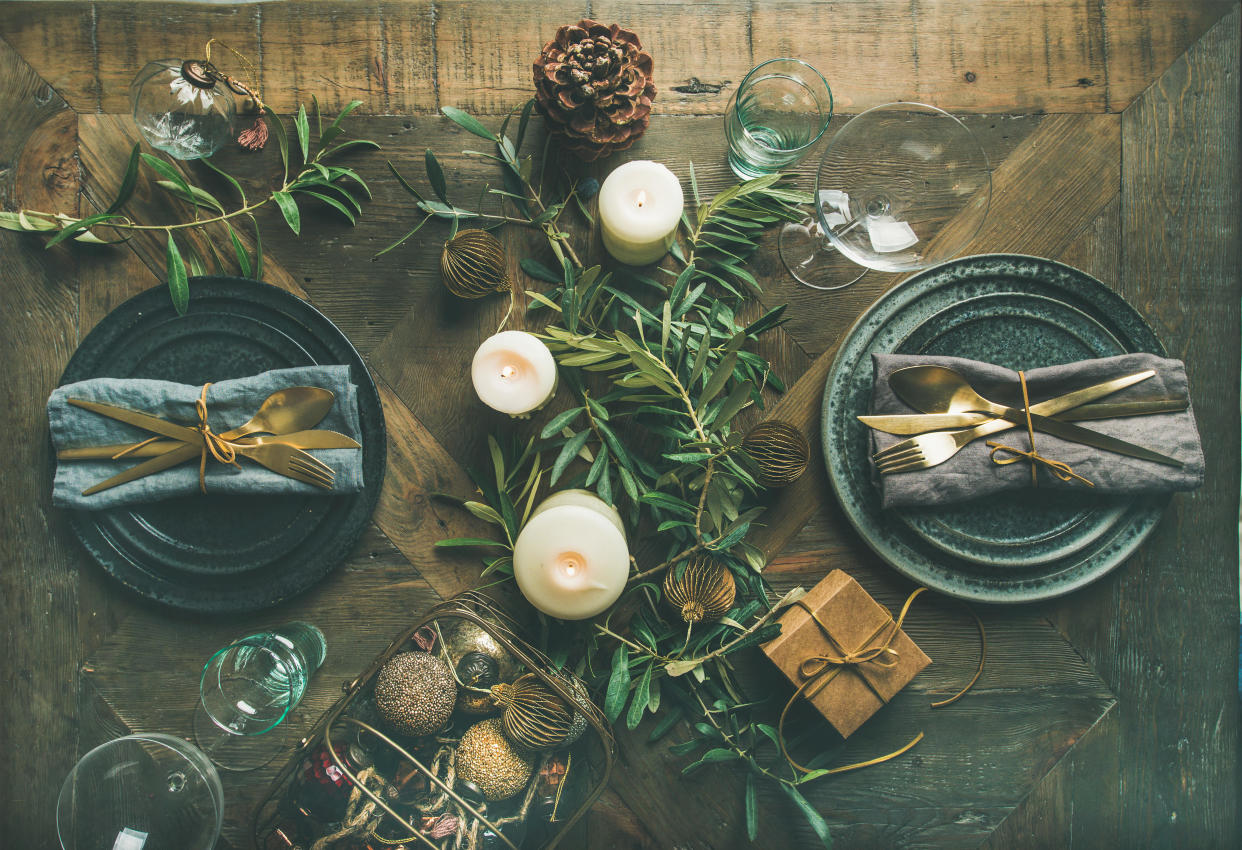  Table set for dinner. 