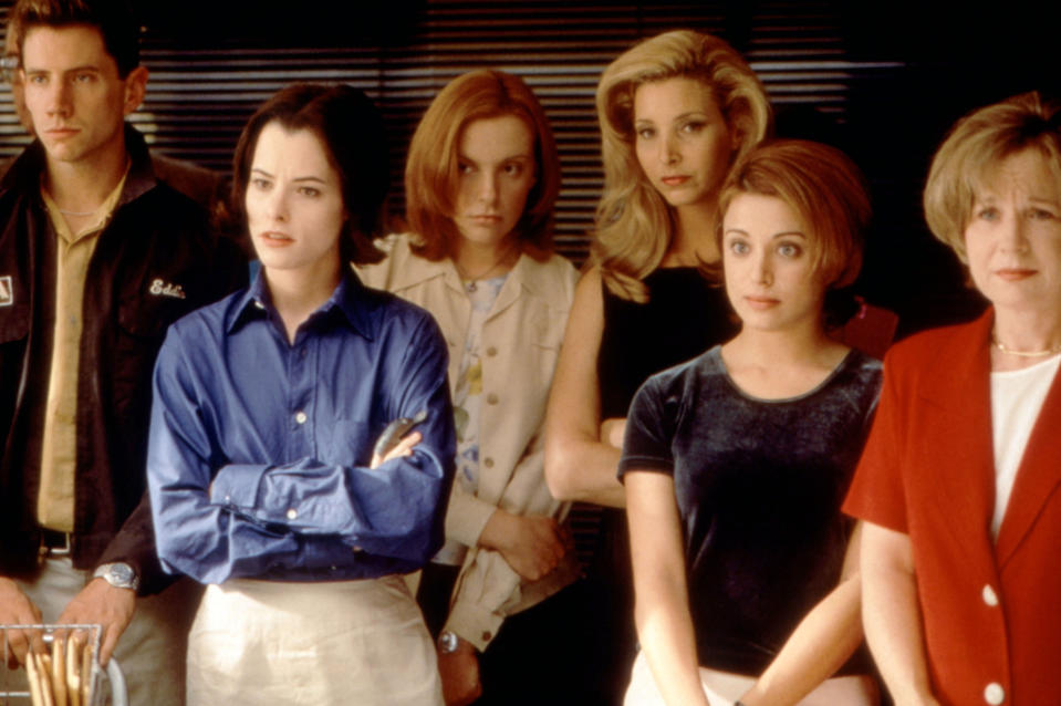 Jamie Kennedy, Parker Posey, Toni Collettte, Lisa Kudrow, Alanna Ubach, and Debra Jo Rupp all stare at something off camera