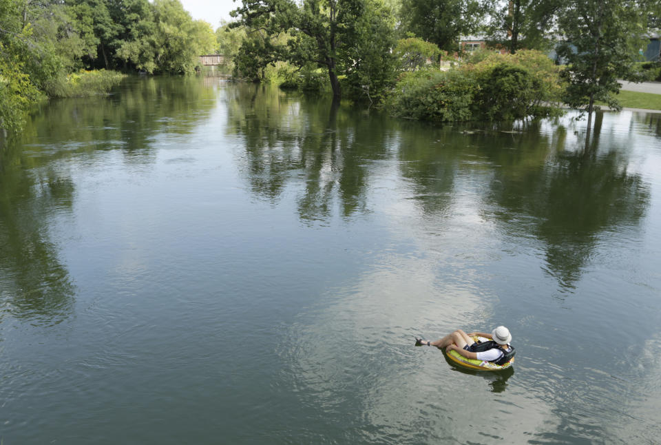 <p>Joman Schachter makes his way down the Yahara River in an inner tube just past the bridge on East Johnson Street in Madison, Wis., Thursday, Aug. 23, 2018. Schachter hoped to float all the way home, which is near Olbrich. (AP Photo/Wisconsin State Journal, Amber Arnold) </p>