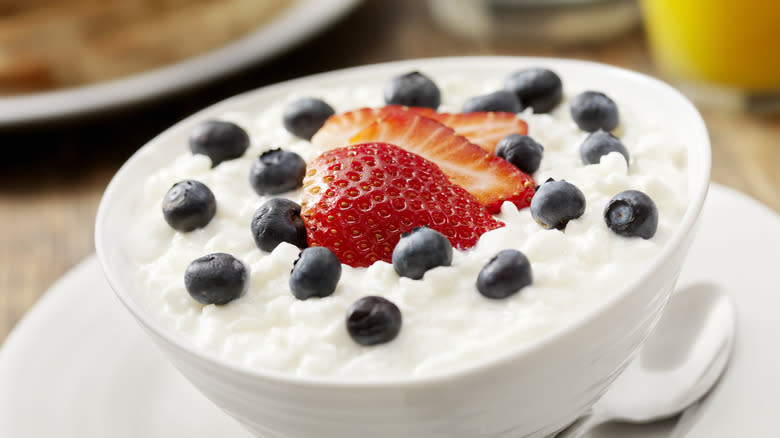 cottage cheese served with fruit