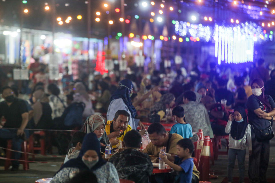 Patrons enjoying their dinner at the Ipoh night market. — Picture by Farhan Najib