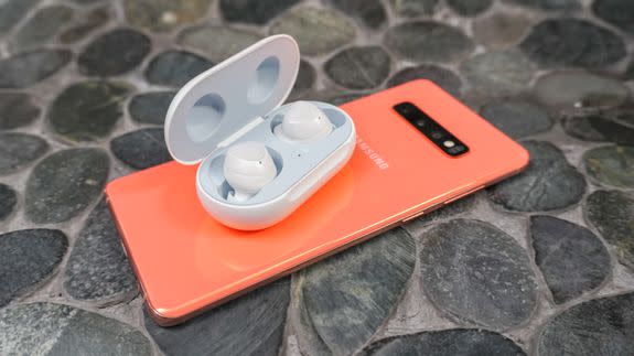 Charge the new Galaxy Buds from the S10  with Wireless PowerShare.