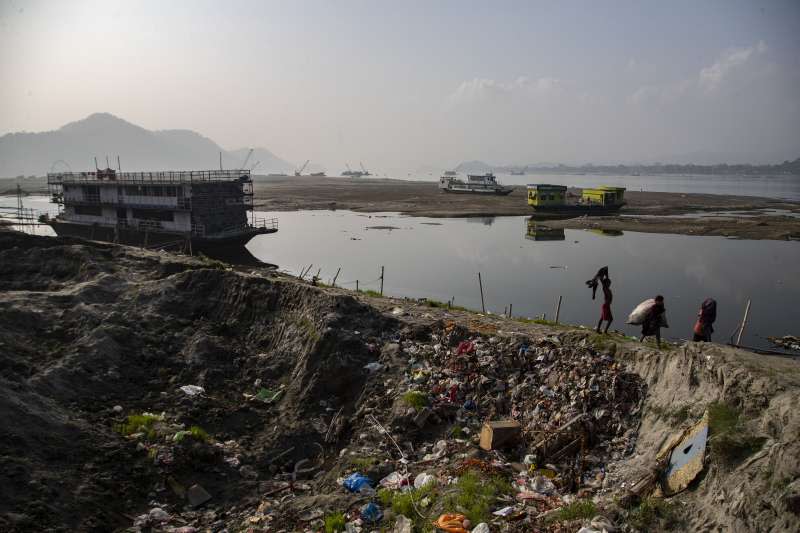 中國擬在雅魯藏布江進行水電開發計畫，印度則憂心水源被攔截，欲在下游的布拉馬普特拉河興建水壩因應衝擊。（AP）
