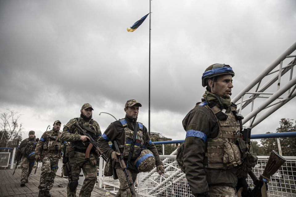 IZIUM, KHARKIV, UKRAINE - SEPTEMBER 14: Ukrainian soldiers patrol at the streets of Izium city after Russian Forces withdrawal as Russia-Ukraine war continues in, Kharkiv Oblast, Ukraine on September 14, 2022. (Photo by Metin Aktas/Anadolu Agency via Getty Images)