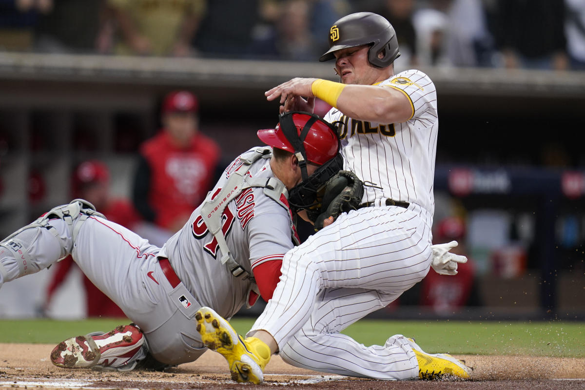 Reds' Tommy Pham challenges Padres 1B Luke Voit to unarmed combat