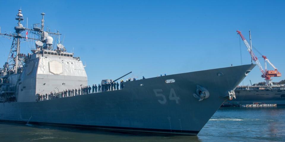 美國海軍「提康德羅加級」飛彈巡洋艦「安提坦號(CG-54)」26日離開日本橫須賀，結束11年前沿部署生涯。   圖：翻攝「X」@US7thFleet