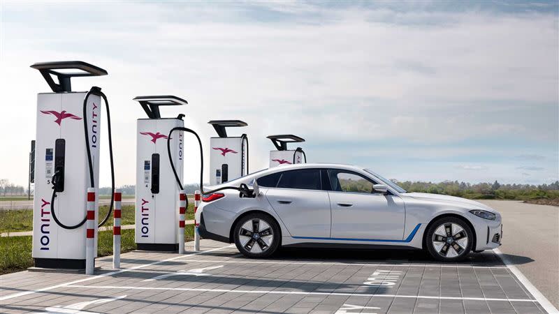 BMW正在投資改善充電網路，並提升充電速度。（圖／翻攝自BMW官網）