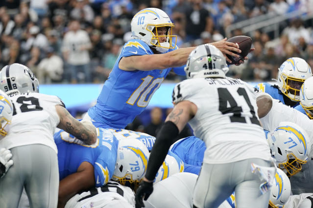 Khalil Mack's 6 sacks, Justin Herbert's 3 touchdowns propel Chargers to  24-17 win over Raiders