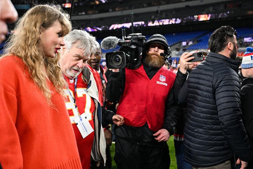 <p>Taylor Swift & Travis' Dad Ed Kelce</p>