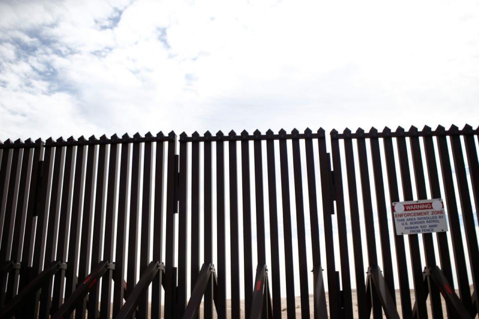 Muro fronterizo en el lado californiano cerca del poblado de Yuma, Ariz. (Foto: Eric Thayer para Yahoo News)