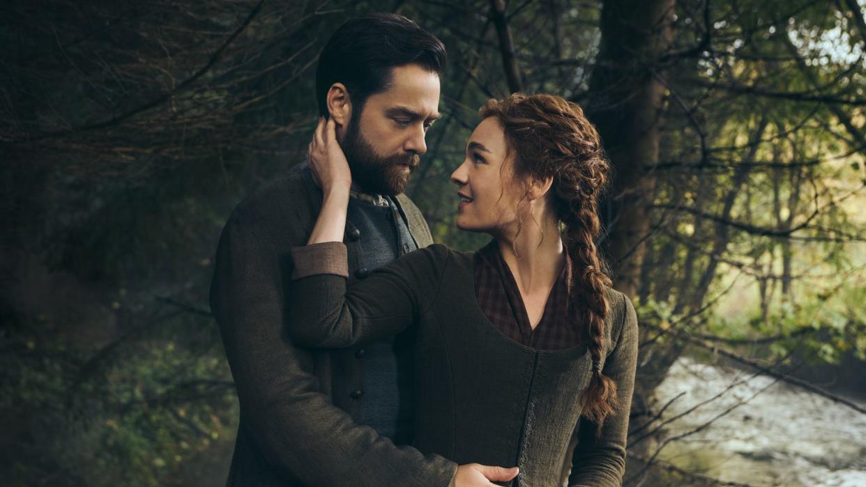 Richard Rankin and Sophie Skelton in season seven