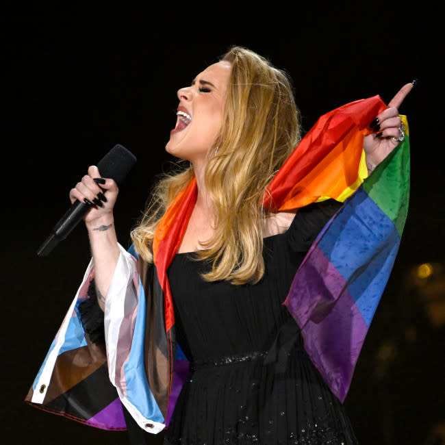 Adele en su concierto en el festival BST de Londres credit:Bang Showbiz