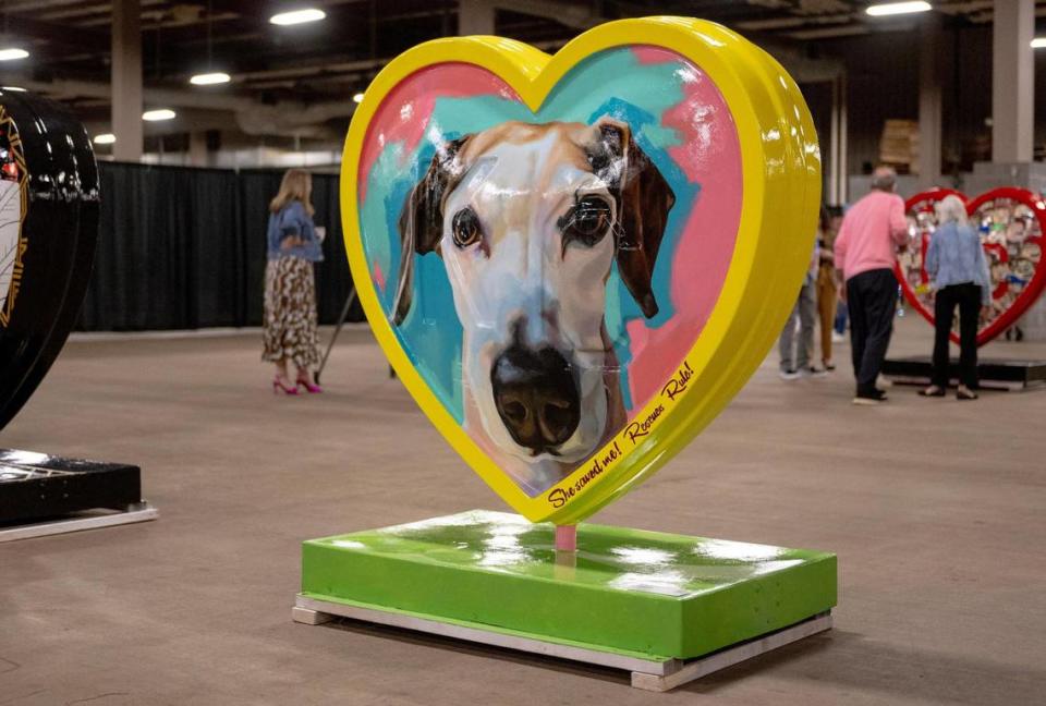 “Fergie Rescued” by artist Juan Hernandez is one of 40 hearts that make up the 2023 season of The Parade of Hearts. Nick Wagner/nwagner@kcstar.com
