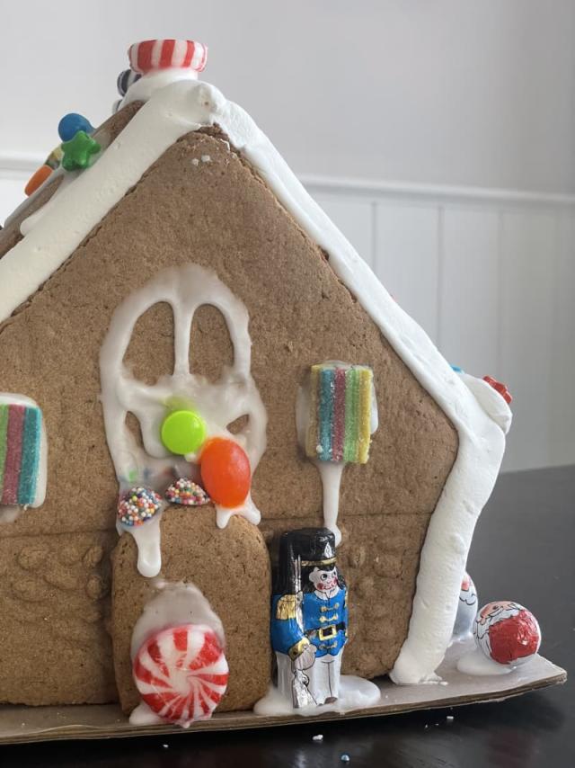 Gingerbread House Cake (Using Gingerbread House Duet Pan)