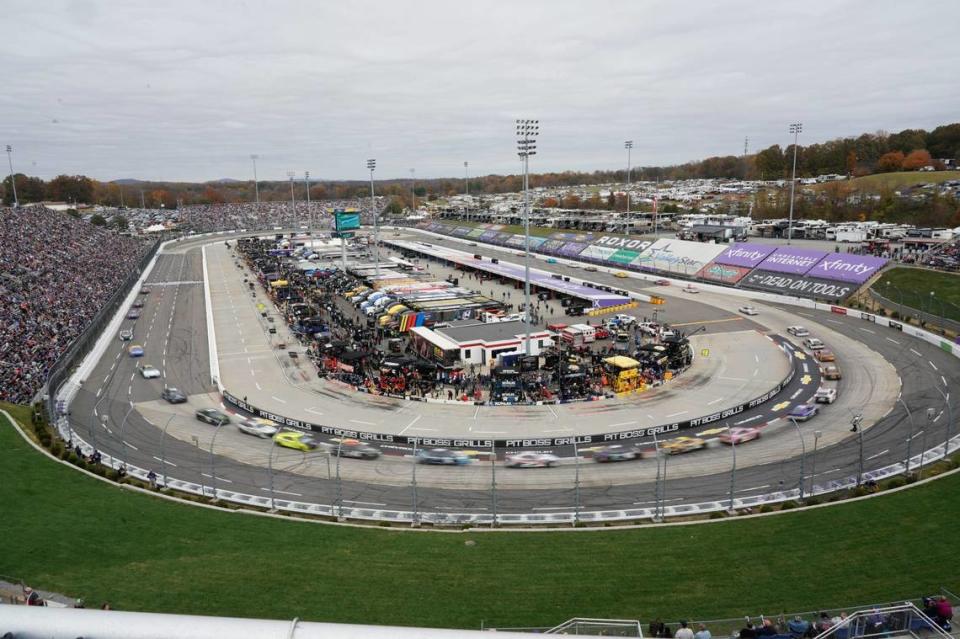 Drivers take their cars around the track during a NASCAR Cup Series auto race at Martinsville Speedway, Sunday, Oct. 30, 2022, in Martinsville, Va. (AP Photo/Chuck Burton)