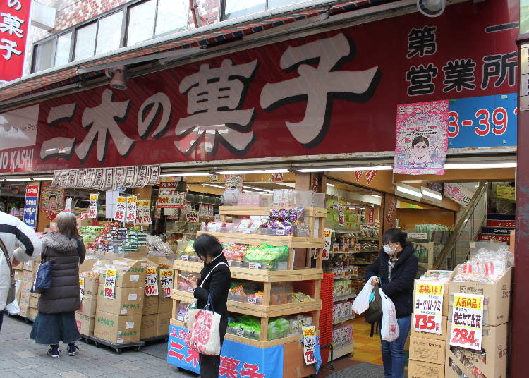 店內人潮不斷的上野御徒町『二木の菓子』