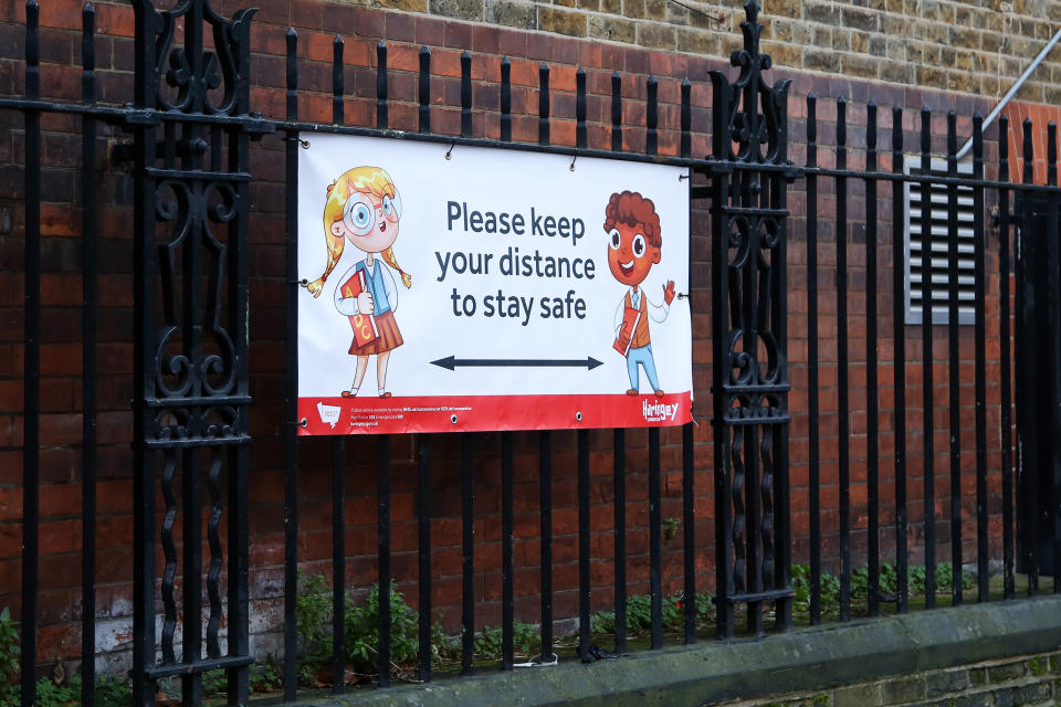 A 'Please keep your distance to stay safe' sign displayed on a railings in London. (Photo by Dinendra Haria / SOPA Images/Sipa USA)