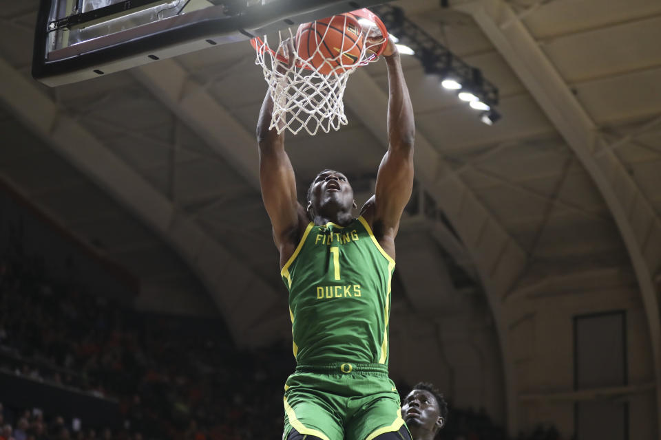 Oregon center N'Faly Dante dunks against Oregon State during the second half of an NCAA college basketball game Saturday, Feb. 17, 2024, in Corvallis, Ore. Oregon won 60-58. (AP Photo/Amanda Loman)