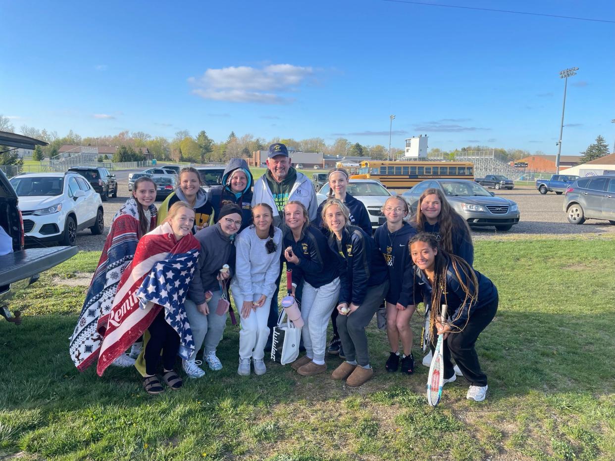 The Hillsdale varsity girls tennis team won two of their three duals this past week.