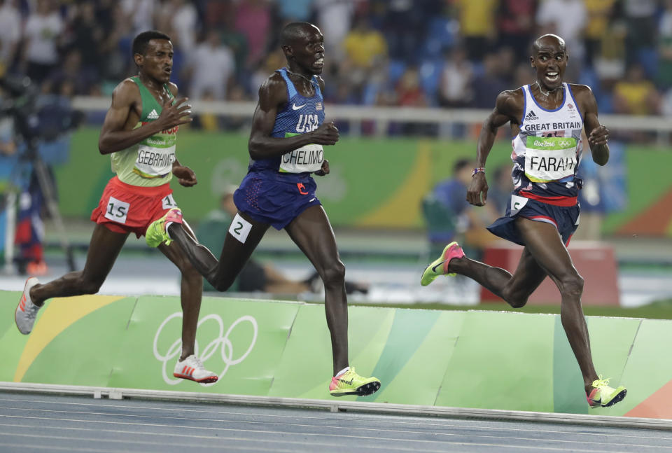 Britain&#39;s Mo Farah leads United States&#39; Paul Kipkemoi Chelimo, center, and Ethiopia&#39;s Hagos Gebrhiwet to win the men&#39;s 5000-meter final during athletics competitions at the Summer Olympics inside Olympic stadium in Rio de Janeiro, Brazil, Saturday, Aug. 20, 2016. (AP Photo/Jae C. Hong)