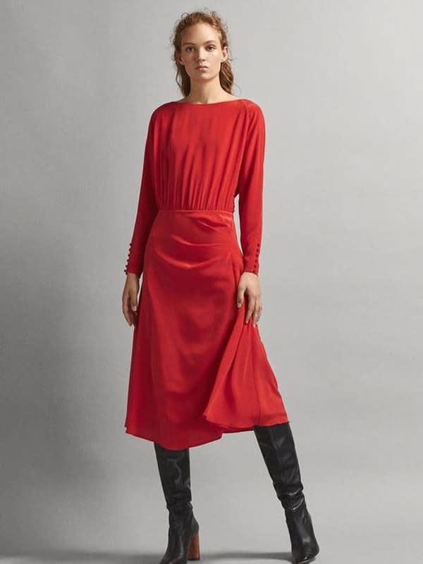 Reina se despide de con un vestido 'rojo Letizia' de Massimo Dutti