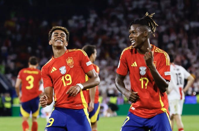 Why Lamine Yamal and Nico Williams were playing rock-paper-scissors after Spain win