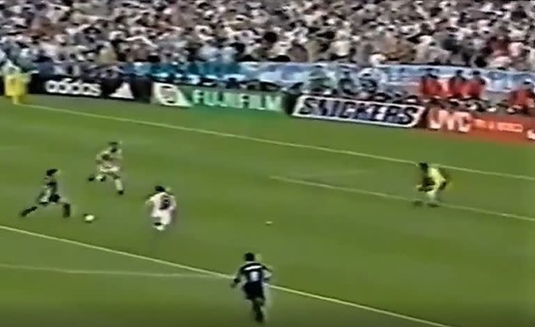 El remate de Gallardo contra Croacia después de una gran apilada, en el Mundial de Francia '98: Argentina fue eliminada en cuartos de final